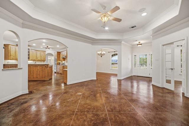 910 Mallard Pointe Drive, Granbury, TX 76049