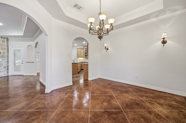 910 Mallard Pointe Drive, Granbury, TX 76049