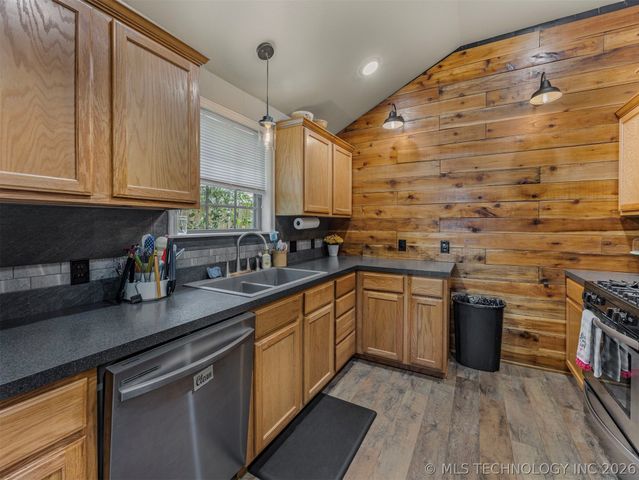 522 S Muskogee Avenue, Claremore, OK 74017