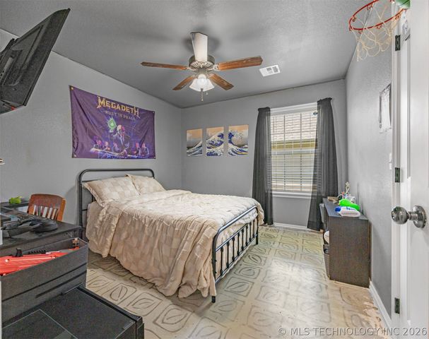 522 S Muskogee Avenue, Claremore, OK 74017