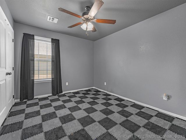 522 S Muskogee Avenue, Claremore, OK 74017
