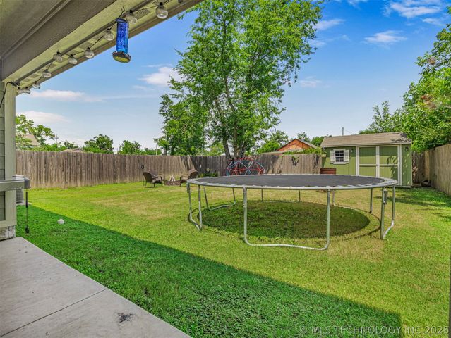 522 S Muskogee Avenue, Claremore, OK 74017