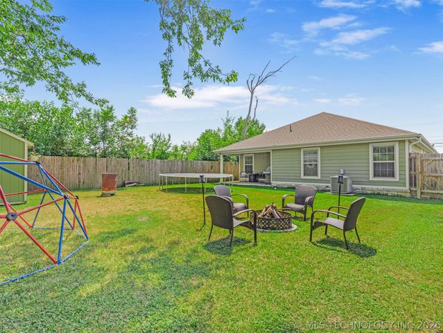 522 S Muskogee Avenue, Claremore, OK 74017