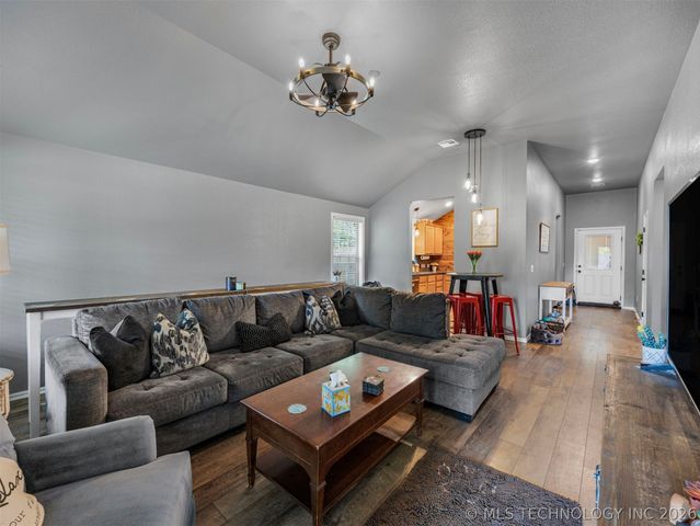 522 S Muskogee Avenue, Claremore, OK 74017