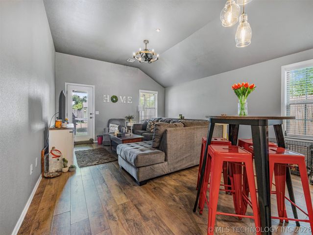 522 S Muskogee Avenue, Claremore, OK 74017