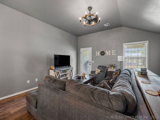 522 S Muskogee Avenue, Claremore, OK 74017