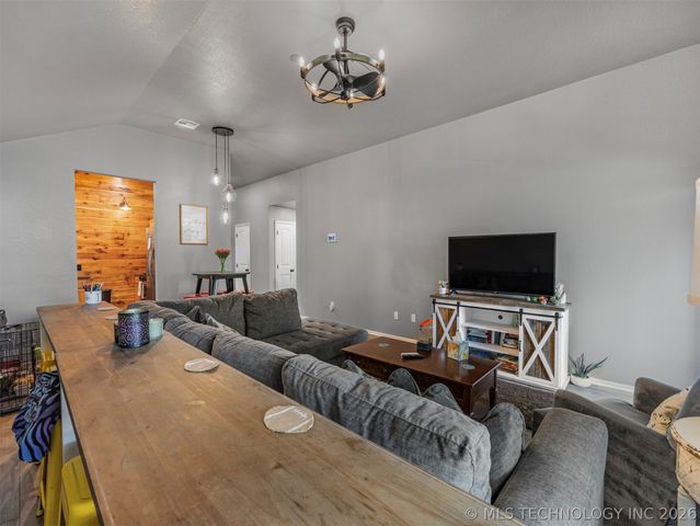 522 S Muskogee Avenue, Claremore, OK 74017