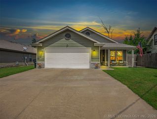522 S Muskogee Avenue, Claremore, OK 74017