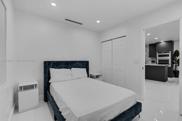 15230 NE 2nd Ave, Miami, FL 33162