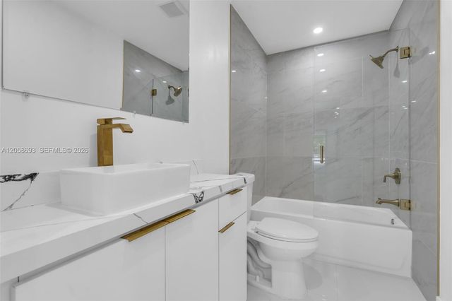 15230 NE 2nd Ave, Miami, FL 33162