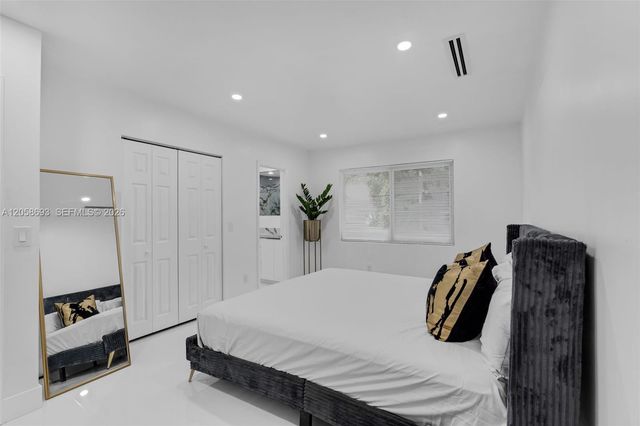 15230 NE 2nd Ave, Miami, FL 33162
