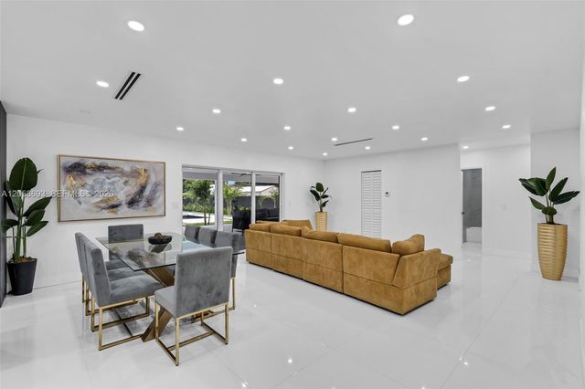 15230 NE 2nd Ave, Miami, FL 33162