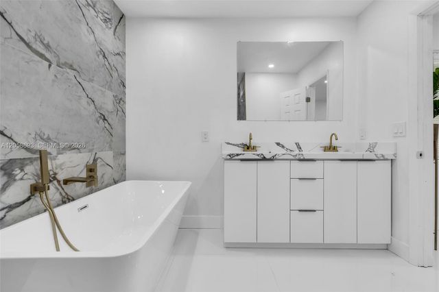 15230 NE 2nd Ave, Miami, FL 33162