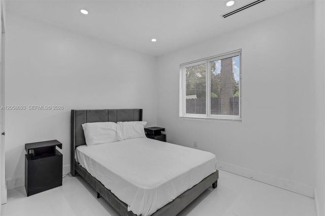 15230 NE 2nd Ave, Miami, FL 33162