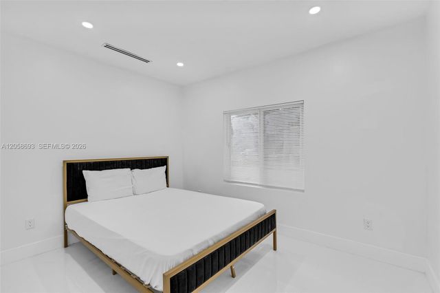 15230 NE 2nd Ave, Miami, FL 33162