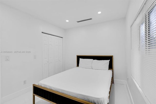 15230 NE 2nd Ave, Miami, FL 33162