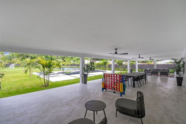15230 NE 2nd Ave, Miami, FL 33162