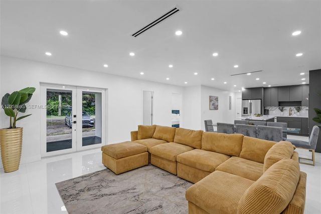 15230 NE 2nd Ave, Miami, FL 33162