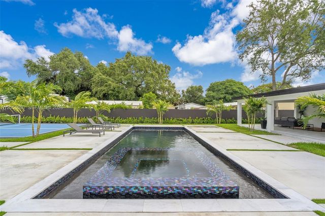 15230 NE 2nd Ave, Miami, FL 33162