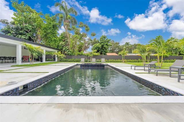 15230 NE 2nd Ave, Miami, FL 33162