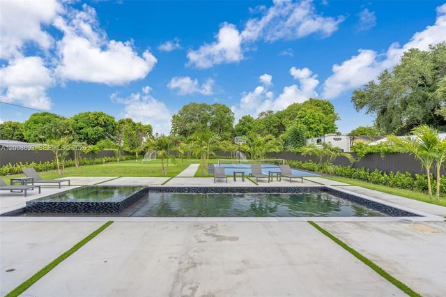 15230 NE 2nd Ave, Miami, FL 33162