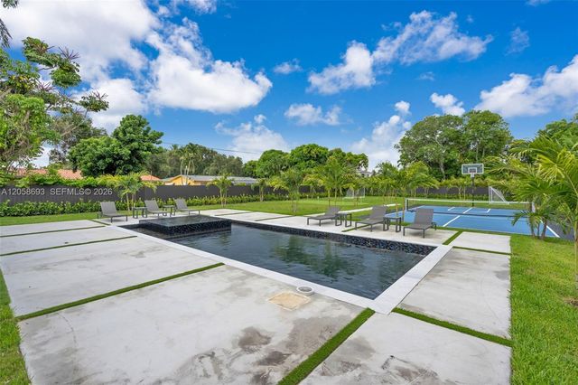 15230 NE 2nd Ave, Miami, FL 33162