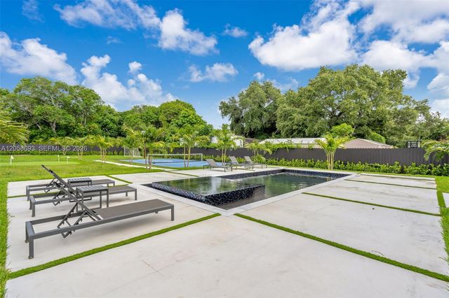 15230 NE 2nd Ave, Miami, FL 33162