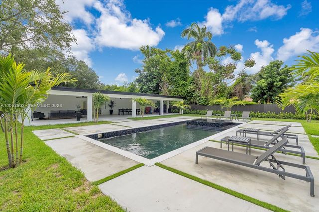 15230 NE 2nd Ave, Miami, FL 33162