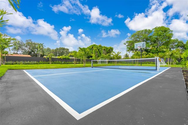 15230 NE 2nd Ave, Miami, FL 33162