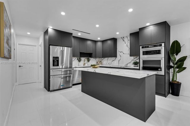 15230 NE 2nd Ave, Miami, FL 33162