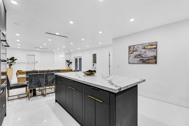 15230 NE 2nd Ave, Miami, FL 33162