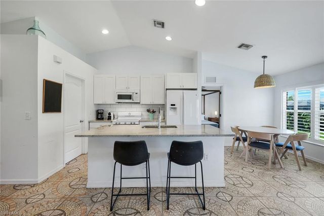 1422 NE 18th ST, Cape Coral, FL 33909