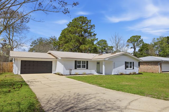 600 Burgundy Lane, Fort Walton Beach, FL 32547