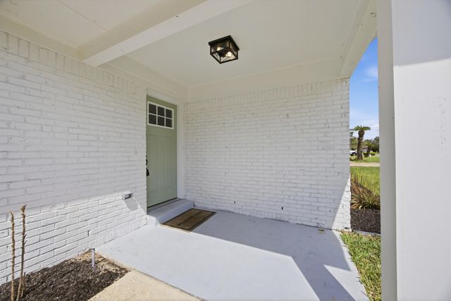 600 Burgundy Lane, Fort Walton Beach, FL 32547