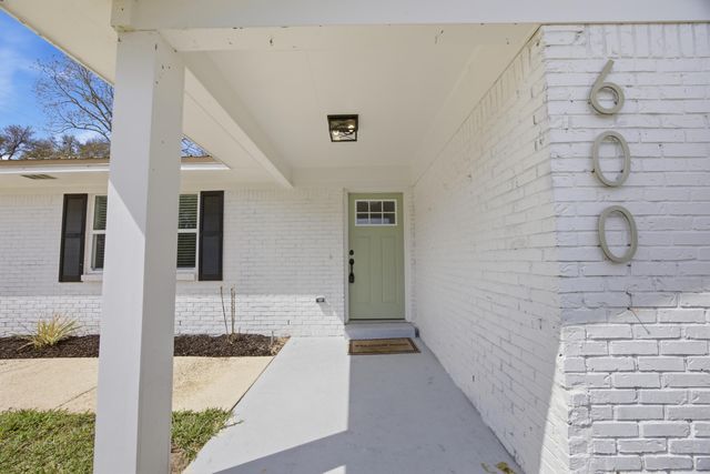 600 Burgundy Lane, Fort Walton Beach, FL 32547