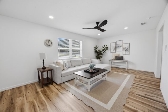 600 Burgundy Lane, Fort Walton Beach, FL 32547