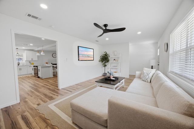 600 Burgundy Lane, Fort Walton Beach, FL 32547