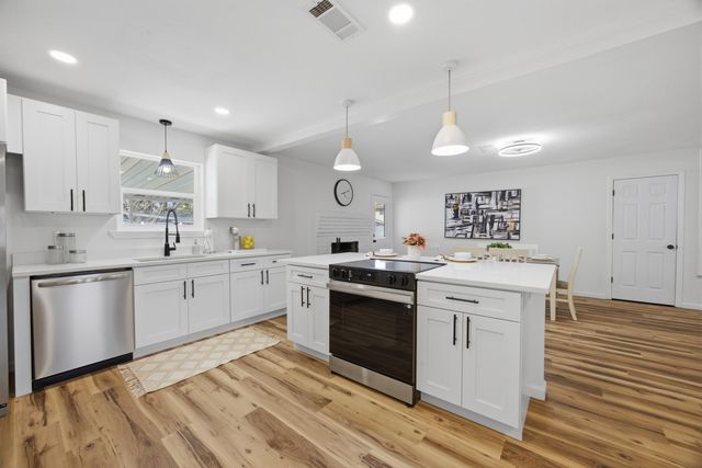 600 Burgundy Lane, Fort Walton Beach, FL 32547