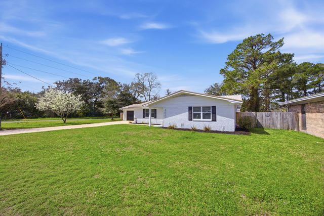 600 Burgundy Lane, Fort Walton Beach, FL 32547