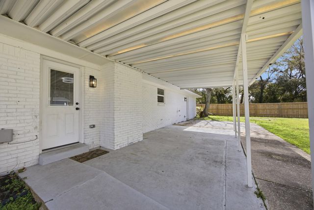 600 Burgundy Lane, Fort Walton Beach, FL 32547