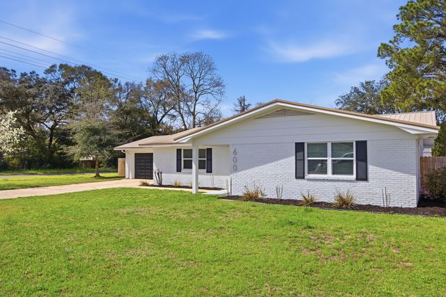 600 Burgundy Lane, Fort Walton Beach, FL 32547