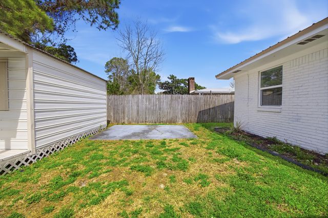 600 Burgundy Lane, Fort Walton Beach, FL 32547