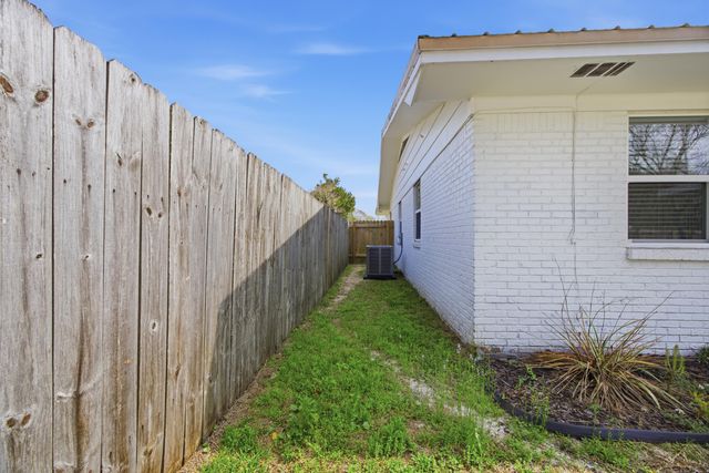 600 Burgundy Lane, Fort Walton Beach, FL 32547