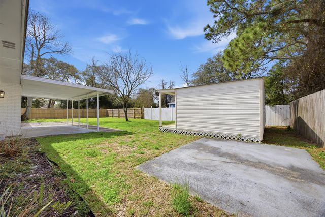 600 Burgundy Lane, Fort Walton Beach, FL 32547