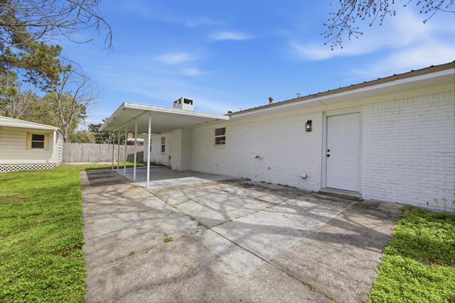 600 Burgundy Lane, Fort Walton Beach, FL 32547