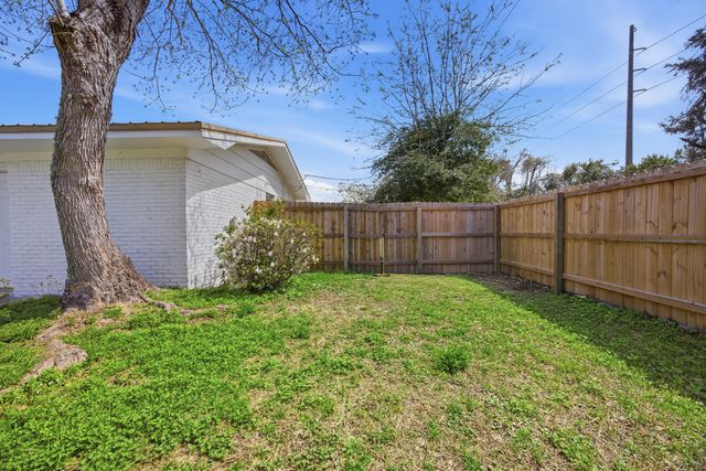 600 Burgundy Lane, Fort Walton Beach, FL 32547