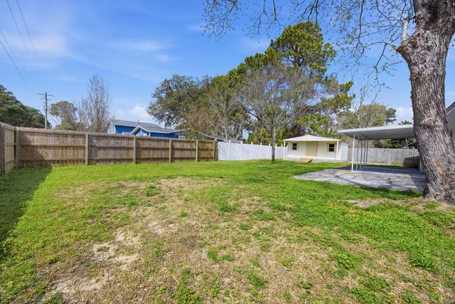 600 Burgundy Lane, Fort Walton Beach, FL 32547