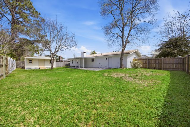 600 Burgundy Lane, Fort Walton Beach, FL 32547