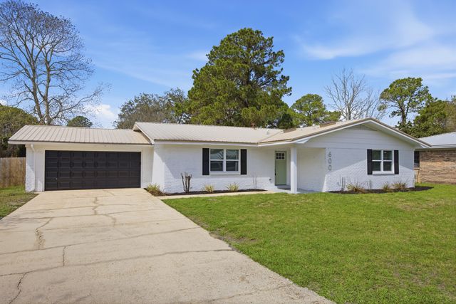 600 Burgundy Lane, Fort Walton Beach, FL 32547