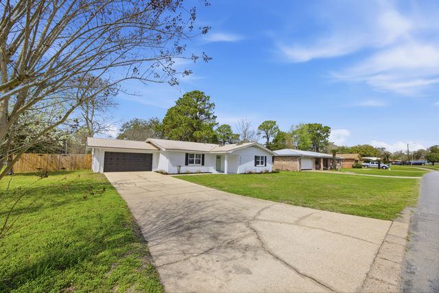 600 Burgundy Lane, Fort Walton Beach, FL 32547